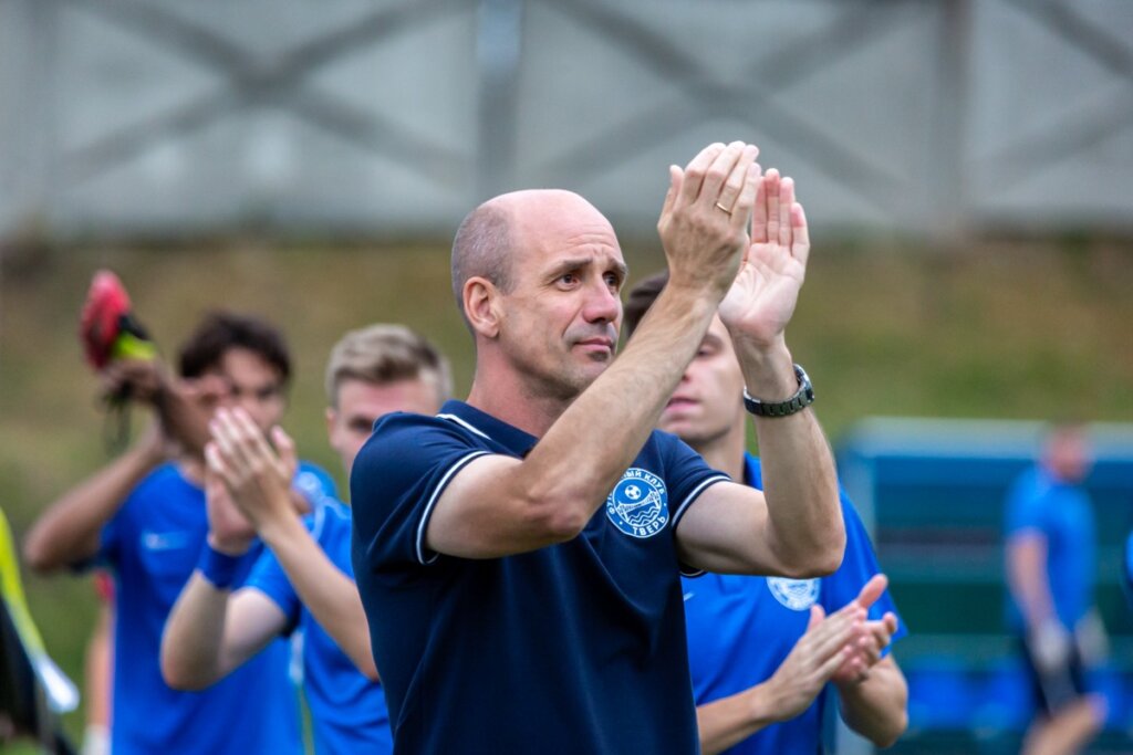 Лучшим в Профессиональной футбольной лиге признан главный тренер ФК «Тверь» Лучшим в Профессиональной футбольной лиге признан главный тренер ФК «Тверь»