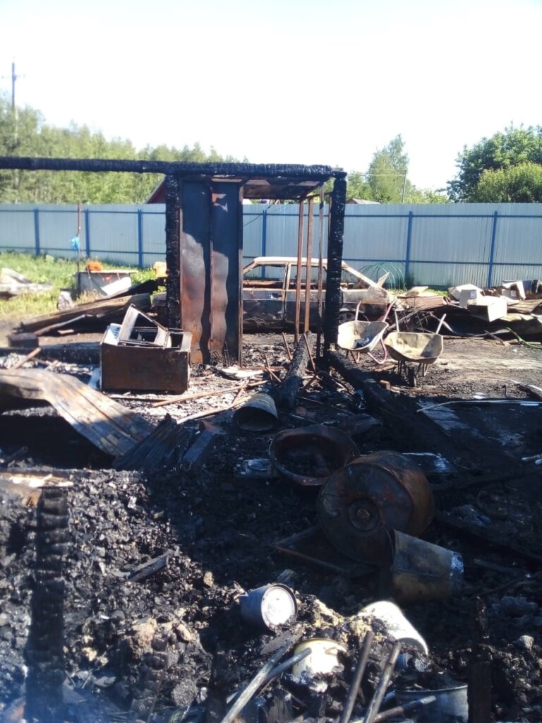 В Тверской области сгорел питомник для собак