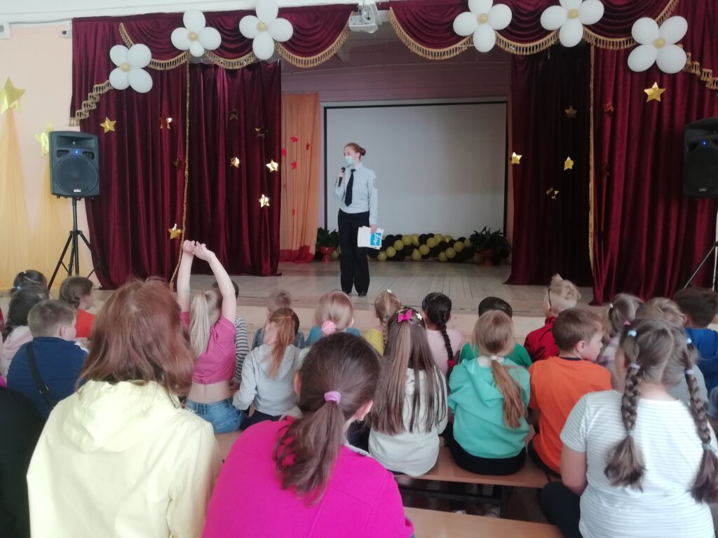 В Бологое сотрудники ГИБДД посетили пришкольный лагерь