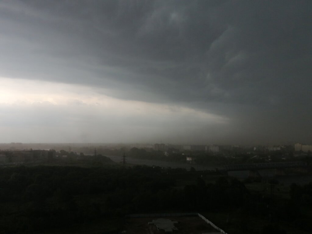 МЧС предупредило жителей Верхневолжья о грозе и дожде