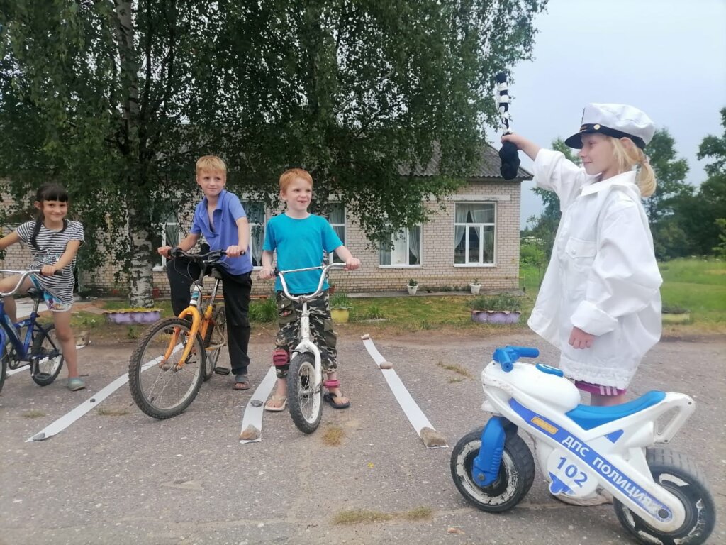 Юным велосипедистам из Ржевского района рассказали о безопасности на дороге Юным велосипедистам из Ржевского района рассказали о безопасности на дороге