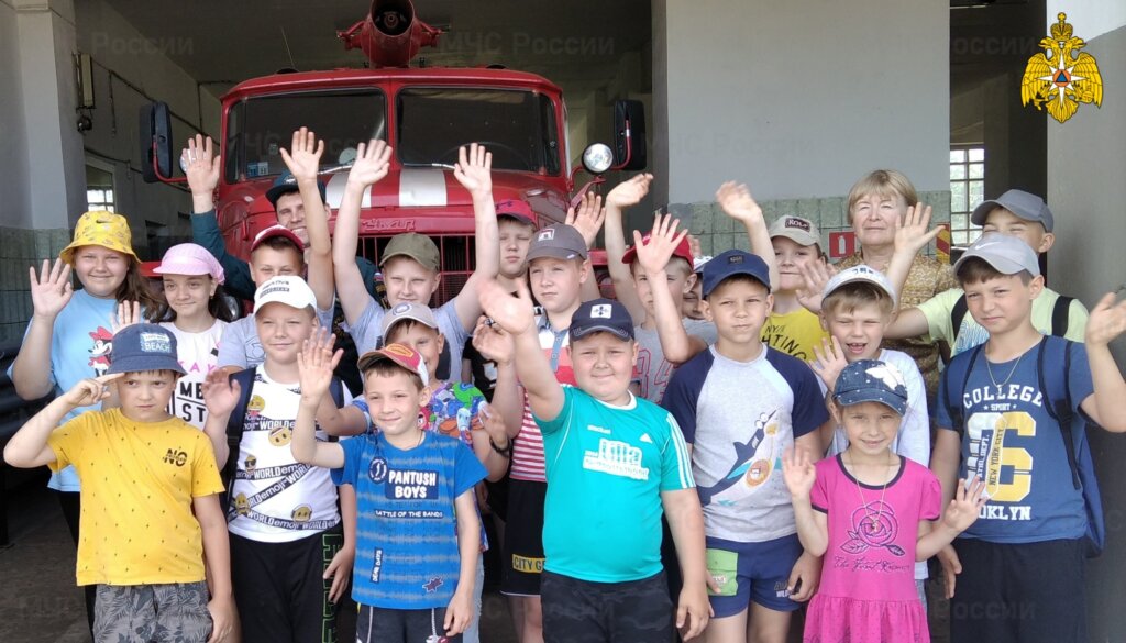 Воспитанники детского лагеря посетили Западнодвинскую пожарную часть Воспитанники детского лагеря посетили Западнодвинскую пожарную часть