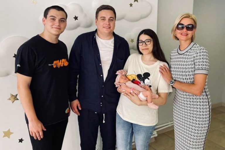 Вдова тверского шансонье Михаила Круга стала бабушкой Вдова тверского шансонье Михаила Круга стала бабушкой
