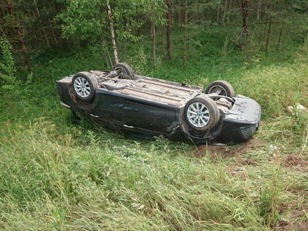 В Тверской области водитель не справился с управлением и вылетел в кювет