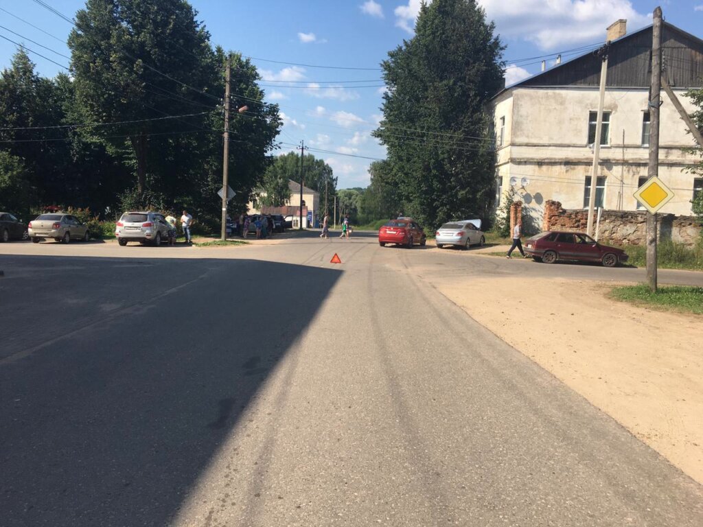 В Тверской области при столкновении двух Hyundai пострадала девушка В Тверской области при столкновении двух Hyundai пострадала девушка