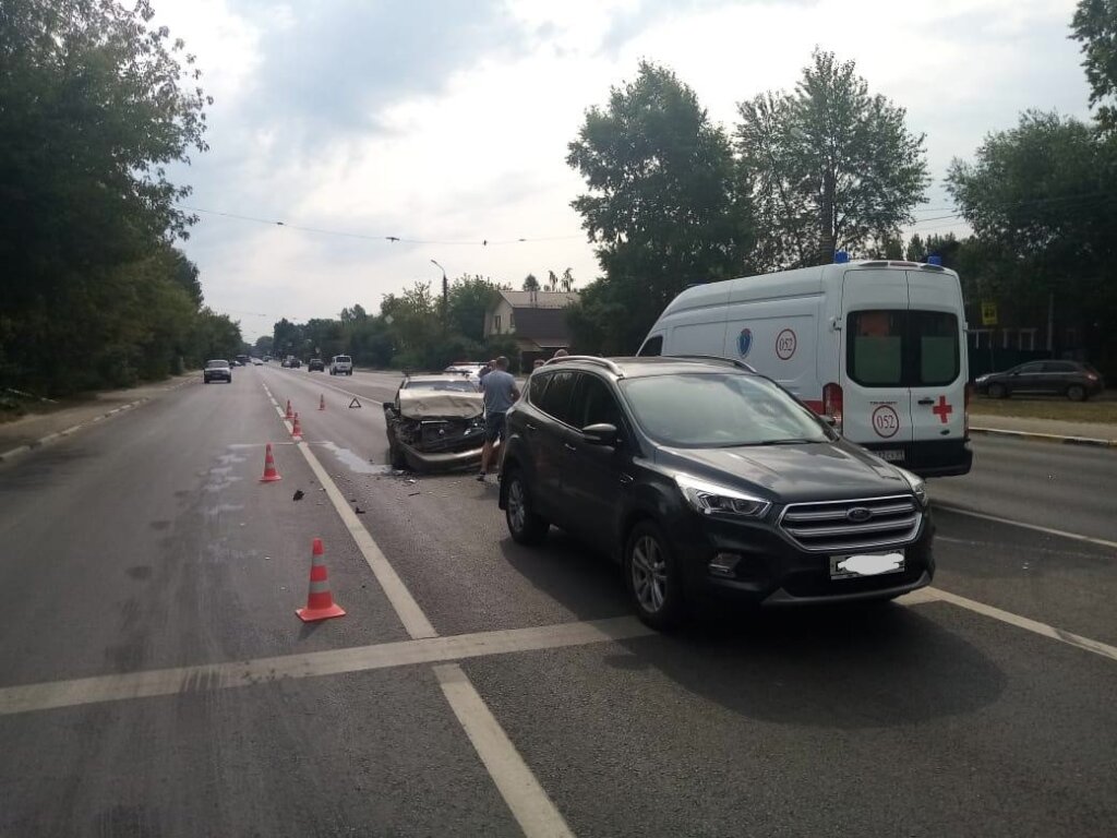 В Твери пьяный водитель не затормозил на светофоре и устроил ДТП В Твери пьяный водитель не затормозил на светофоре и устроил ДТП