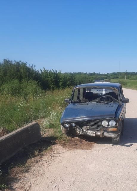 Пьяный водитель врезался в ограждение моста в Тверской области Пьяный водитель врезался в ограждение моста в Тверской области