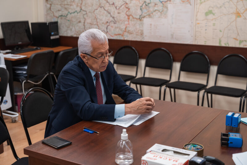 Владимир Васильев и Юлия Саранова представили в избирком документы на регистрацию в качестве кандидатов в депутаты Госдумы