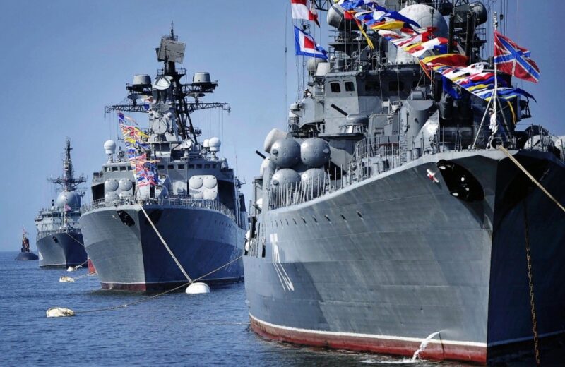 Игорь Руденя поздравил военных моряков с праздником ВМФ Игорь Руденя поздравил военных моряков с праздником ВМФ
