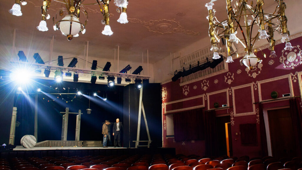 Вышневолоцкий театр драмы приглашает на спектакль "Девушка-гусар" Вышневолоцкий театр драмы приглашает на спектакль "Девушка-гусар"