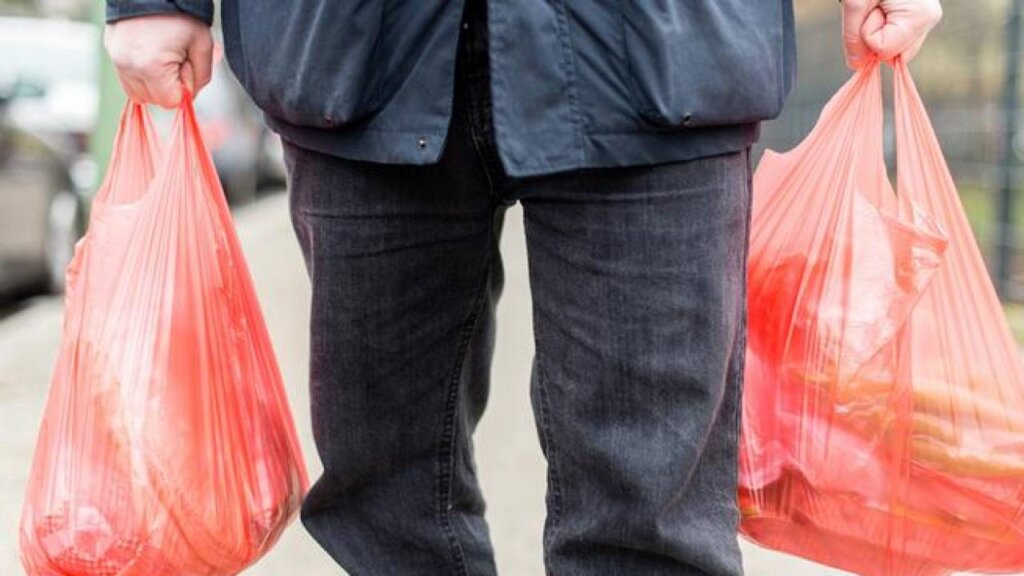 Двое жителей Тверской области осуждены за кражу колбасы и водки Двое жителей Тверской области осуждены за кражу колбасы и водки