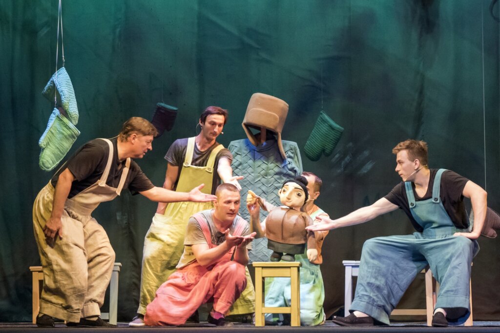 В новом сезоне Тверской театр кукол презентует спектакль "Про бабушек" В новом сезоне Тверской театр кукол презентует спектакль "Про бабушек"