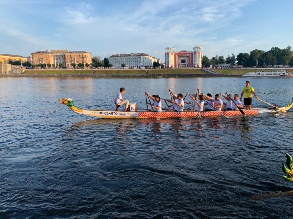 Тверские энергетики поучаствовали в соревнованиях по гребле в День города