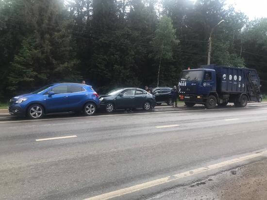 В Тверской области произошло ДТП с участием трех машин В Тверской области произошло ДТП с участием трех машин