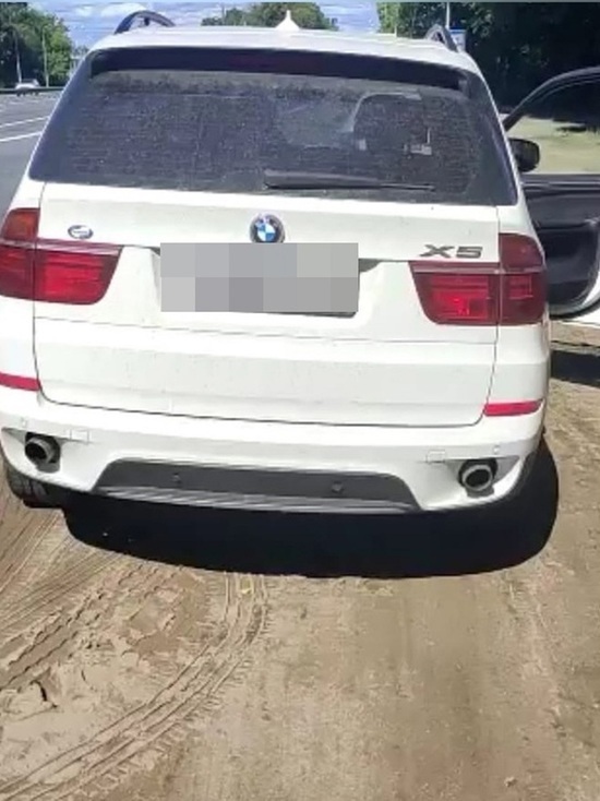 Под Тверью у водителя изъяли BMW за долг в 600 тысяч рублей Под Тверью у водителя изъяли BMW за долг в 600 тысяч рублей