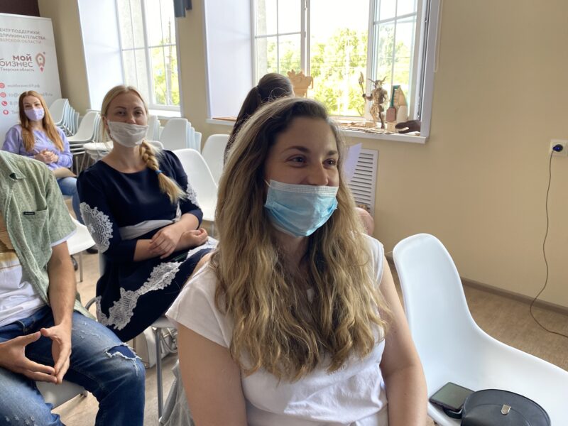 Самозанятые жители Твери прошли образовательный курс в центре "Мой бизнес"
