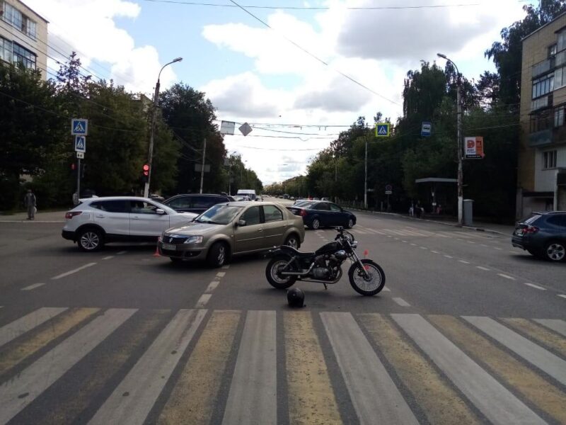 В Тверской области столкнулись мотоцикл и автомобиль В Тверской области столкнулись мотоцикл и автомобиль