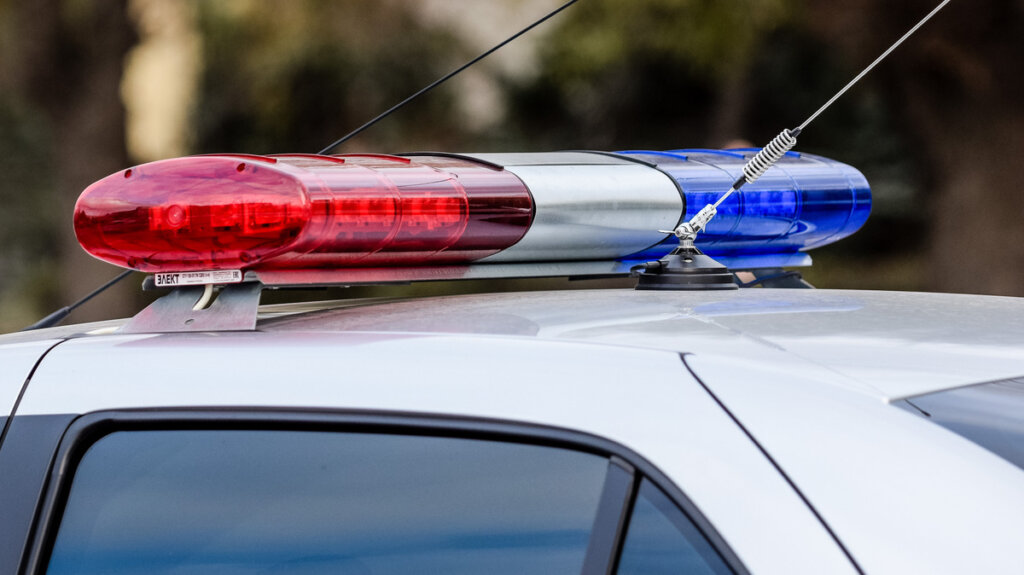 В Твери автомобилист протаранил забор