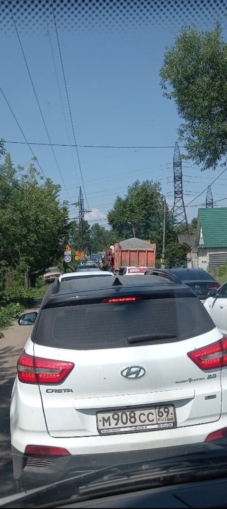 На Исаевском ручье в Твери из-за ДТП собралась огромная пробка На Исаевском ручье в Твери собралась огромная пробка