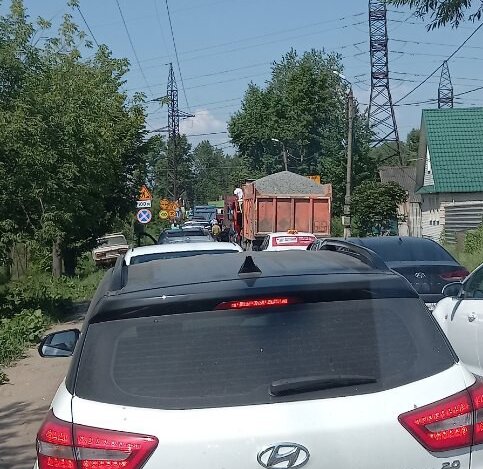 На Исаевском ручье в Твери из-за ДТП собралась огромная пробка На Исаевском ручье в Твери собралась огромная пробка