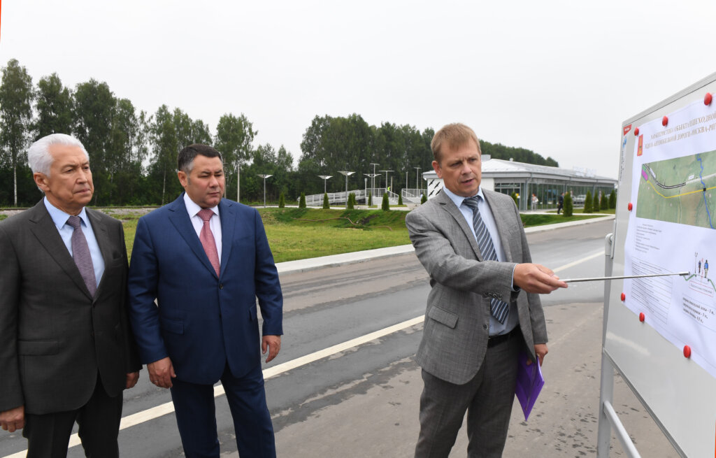 Ржевский мемориал Советскому солдату и железнодорожный вокзал «Ржевский мемориал» соединит пешеходная дорожка Ржевский мемориал Советскому солдату и железнодорожный вокзал «Ржевский мемориал» соединит пешеходная дорожка