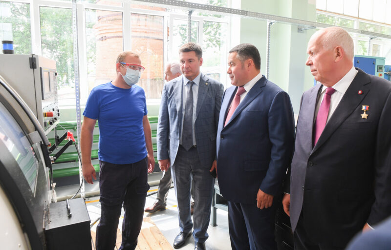 Игорь Руденя, Сергей Чемезов и Владимир Васильев посетили 514 авиационный ремонтный завод в Ржеве, который отмечает 80-летие