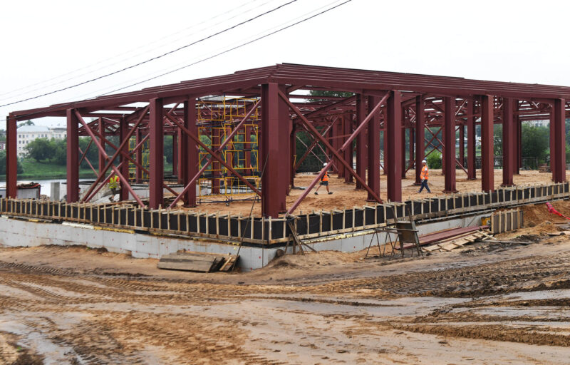 Игорь Руденя осмотрел строящийся спортивный центр по видам гребли и бассейн «Пролетарка»