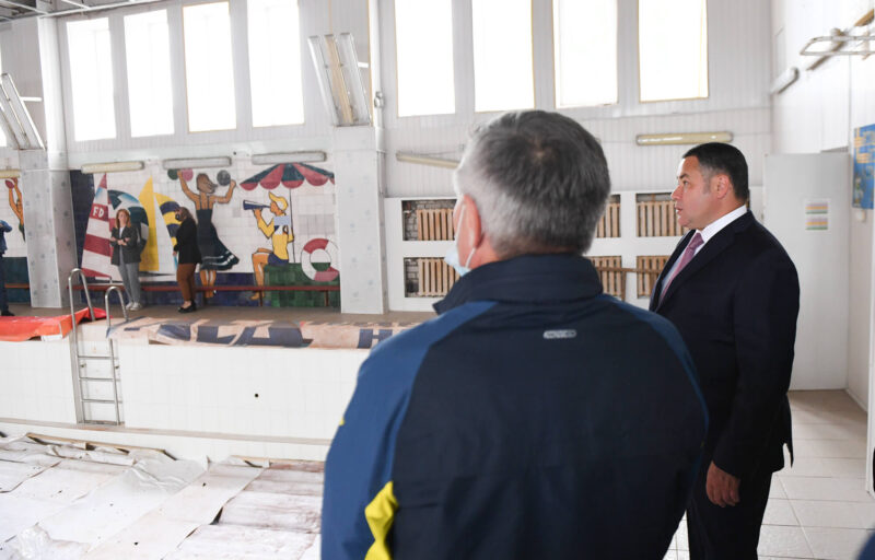 Игорь Руденя осмотрел строящийся спортивный центр по видам гребли и бассейн «Пролетарка»