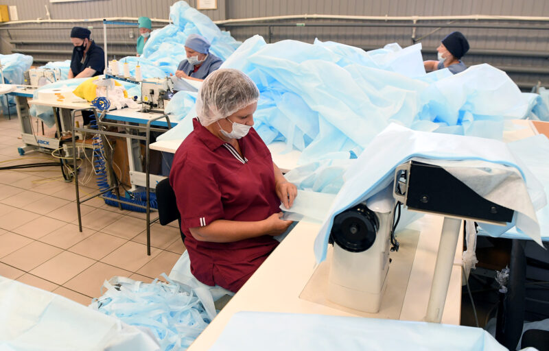 В Торопецком районе Игорь Руденя посетил производство медицинских изделий