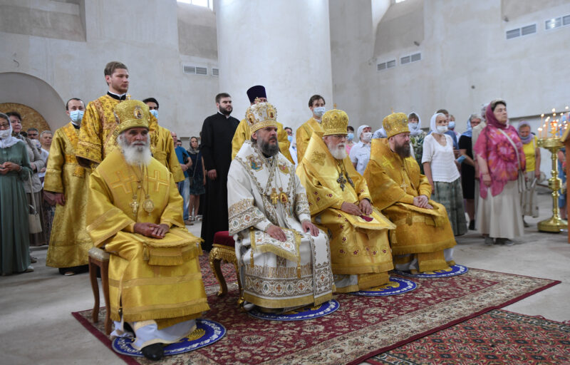 Игорь Руденя в День Собора Тверских святых вместе с жителями Твери присутствовал на богослужении в Спасо-Преображенском соборе