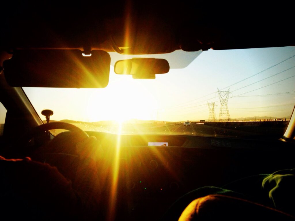 В Тверской области из-за яркого солнца произошла авария В Тверской области из-за яркого солнца произошла авария