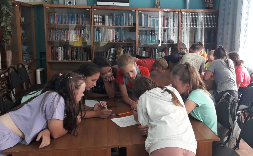 В библиотеке Западной Двины прошла программа "Мир русского фольклора" В библиотеке Западной Двины прошла программа "Мир русского фольклора"