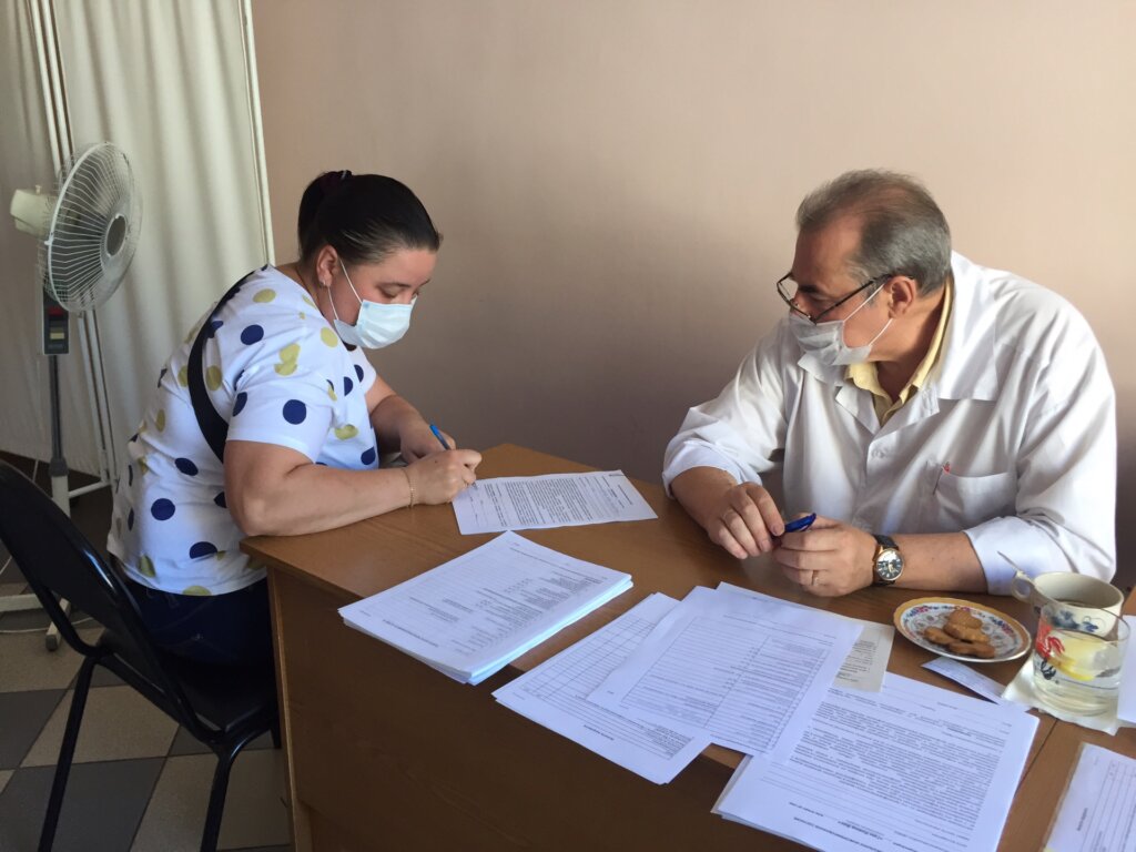 В Твери сотрудники Почты России продолжают вакцинироваться от COVID-19 прямо на рабочем месте