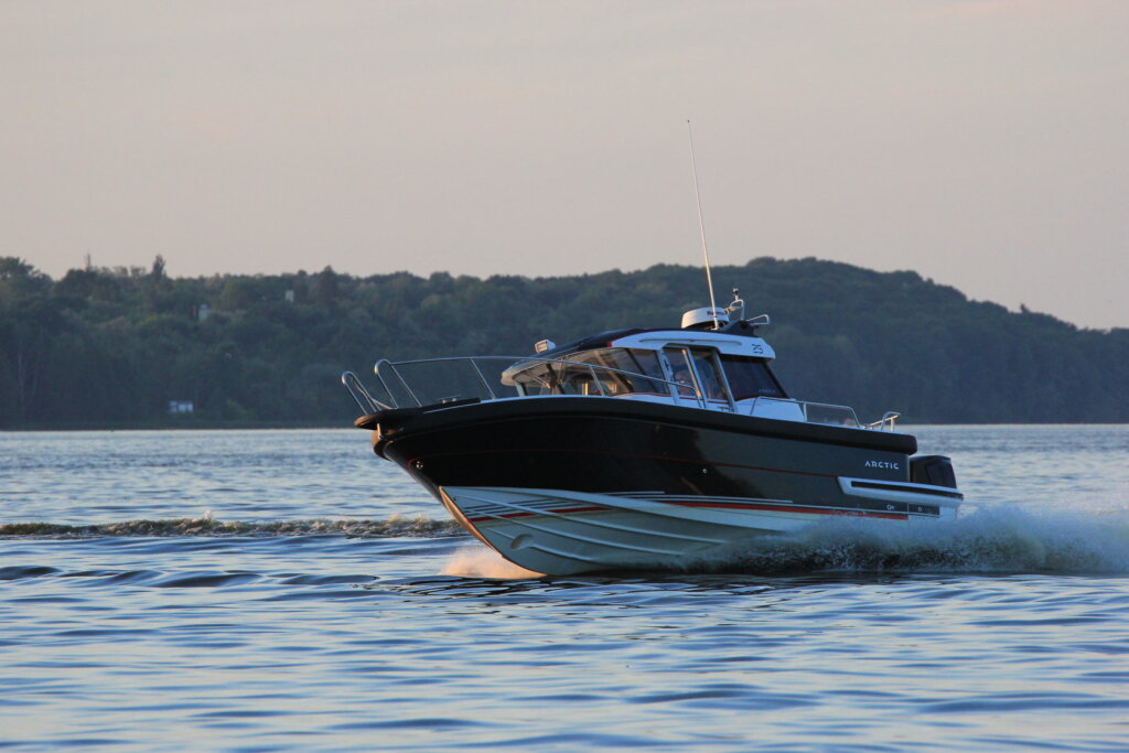 В Тверской области катер наехал на купающегося человека в Волге