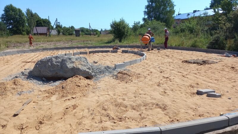В селе Тверской области появились лучеобразные дорожки В селе Тверской области появились лучеобразные дорожки