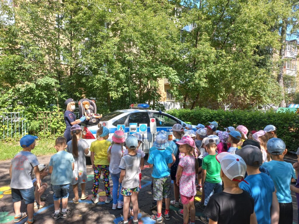 Тверские автоинспекторы провели занятие для ребят из детского сада