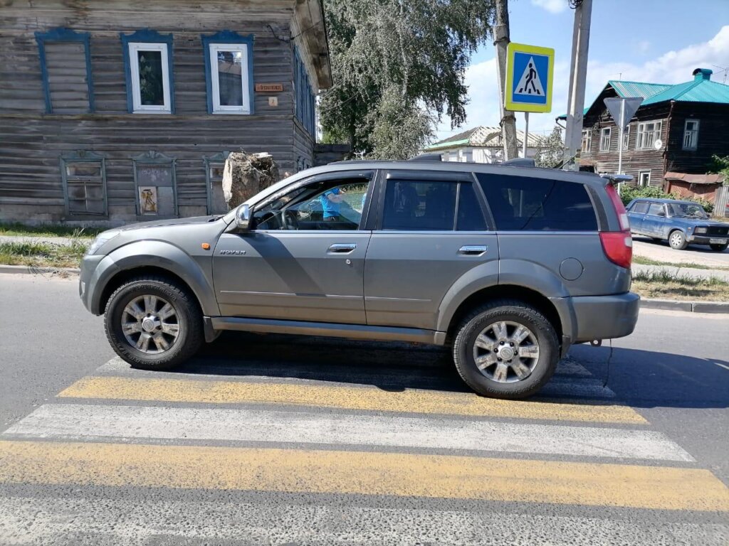 В Кимрах иномарка сбила женщину на пешеходном переходе