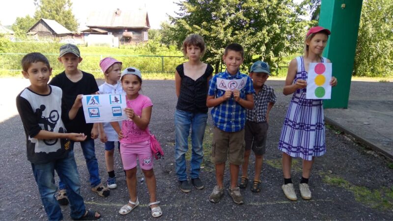 В селе Западной Двины для детей прошла программа "Юный пешеход" В селе Западной Двины для детей прошла программа "Юный пешеход"