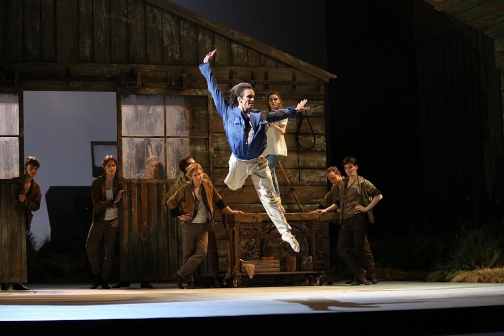 Понятный публике Тригорин: Артемий Беляков о премьере «Чайки» на сцене Большого театра