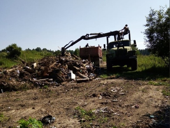 В Тверской области убирают свалку, копившуюся десятилетиями В Тверской области убирают свалку, копившуюся десятилетиями