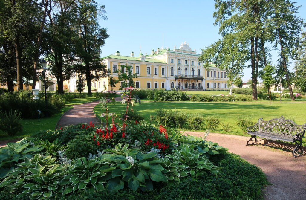 Тверской императорский дворец приглашает на выставку керамики Тверской императорский дворец приглашает на выставку керамики