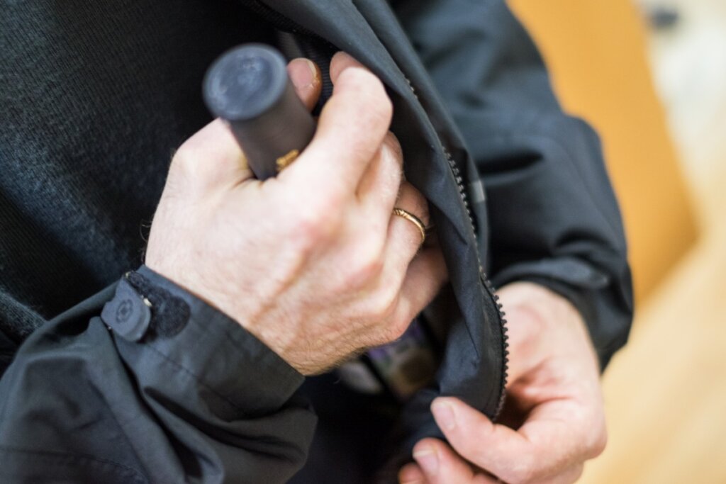 В Тверской области москвич забыл, что за покупки в магазине нужно платить В Тверской области москвич забыл, что за покупки в магазине нужно платить