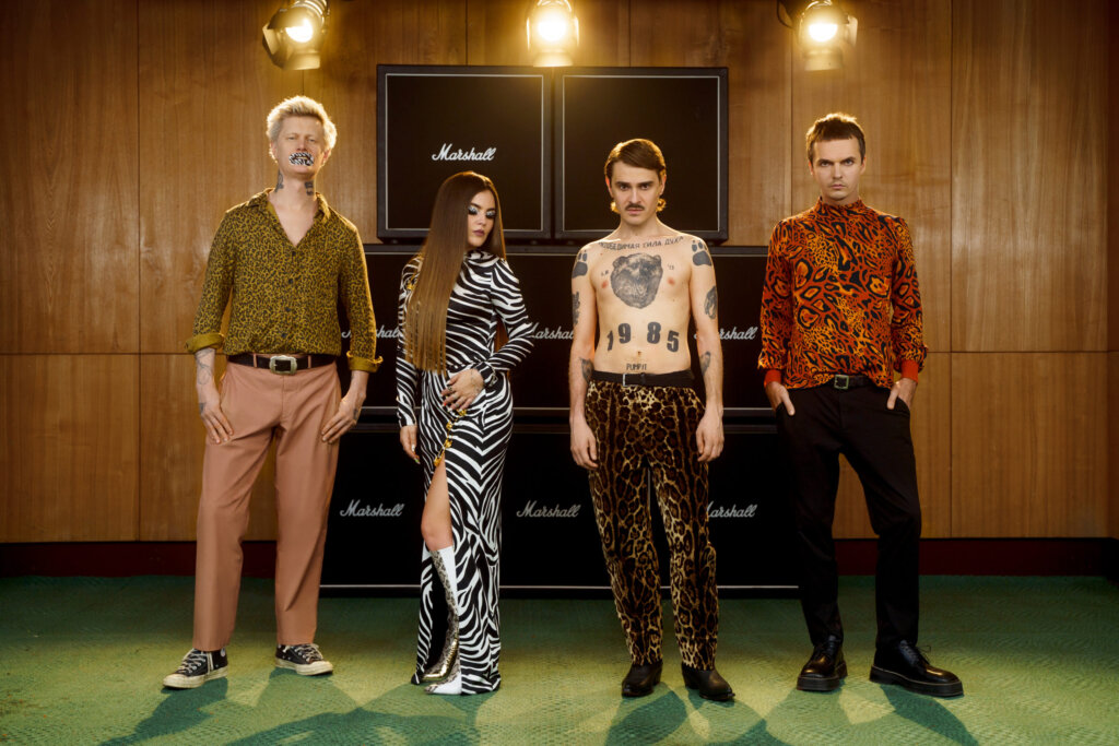 Знаменитая группа Little Big выразила свою любовь к еде на одном из пляжей Тверской области Знаменитая группа Little Big выразила свою любовь к еде на одном из пляжей Тверской области