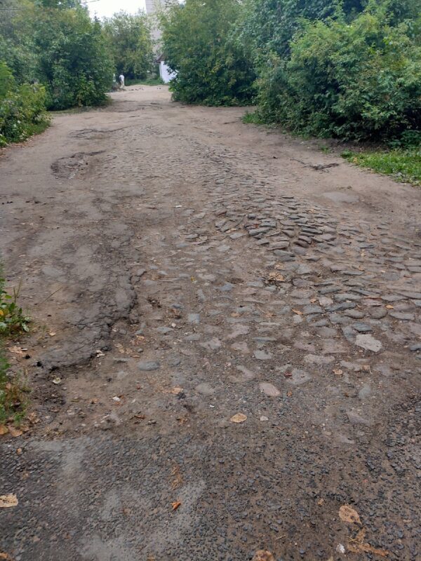 Еще одну старинную мостовую обнаружили под асфальтом в Твери