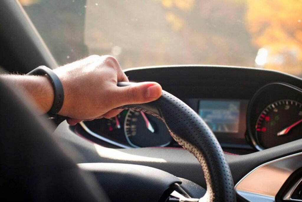 В Тверской области гость угнал машину хозяина после застолья