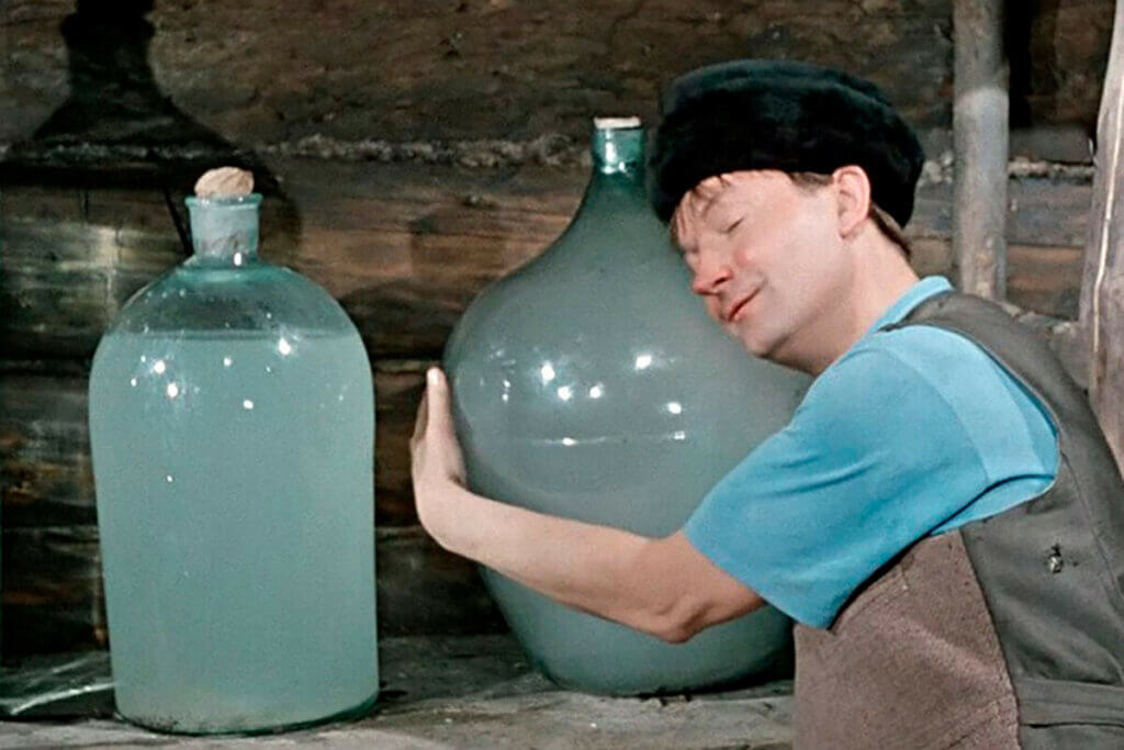 Самый пьяный район в мире: В Тверской области осудили воров самогона