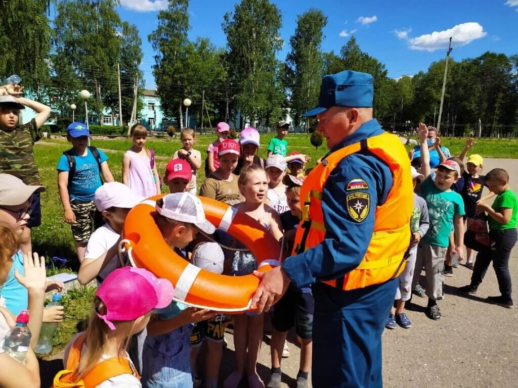 В Тверском детском лагере "Солнышко" прошла встреча с сотрудниками МЧС В Тверском детском лагере "Солнышко" прошла встреча с сотрудниками МЧС