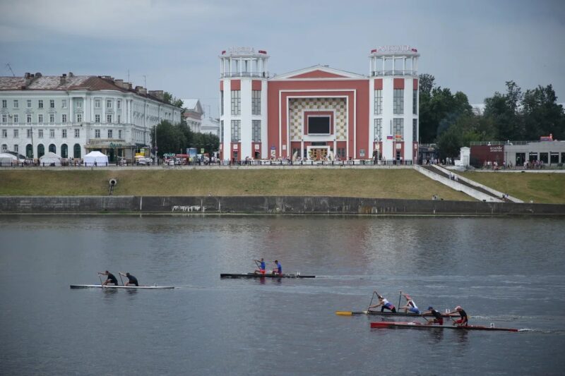 Юлия Саранова поддержала тверских гребцов на состязаниях