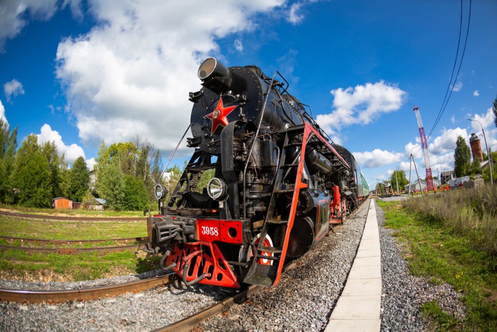 Ретро-поезд "Селигер" приглашает окунуться в историческую атмосферу летних приключений Ретро-поезд "Селигер" приглашает окунуться в историческую атмосферу летних приключений