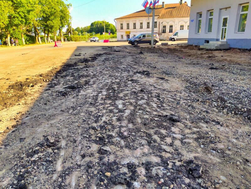 В древнем городе Тверской области нашли старинную мостовую В древнем городе Тверской области нашли старинную мостовую